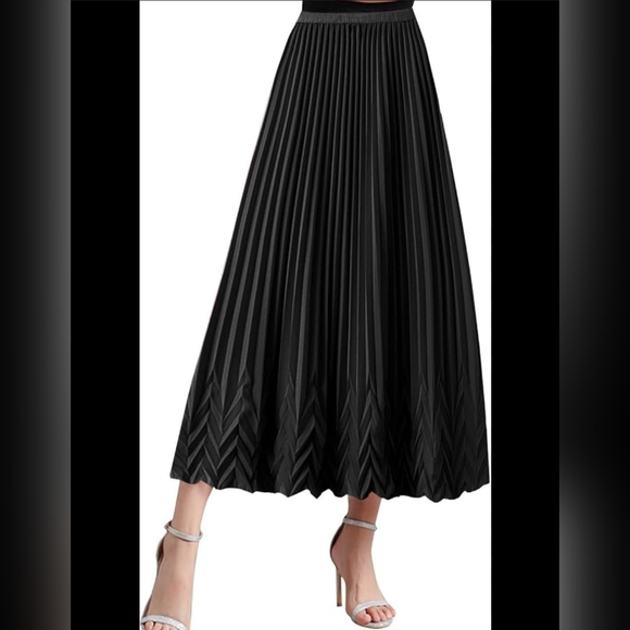 Missoni Dresses & Skirts - Missoni Black Pleated Midi Skirt size  L
